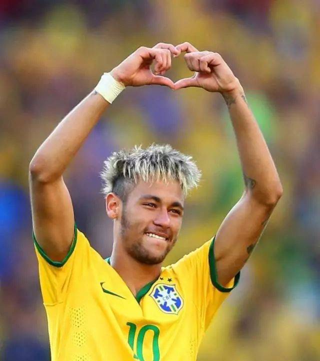 C罗谈缺席若塔葬礼：这种时刻我不想成焦点，不后悔这一决定（C罗回应缺席若塔葬礼：不愿成为焦点，对此并不后悔）