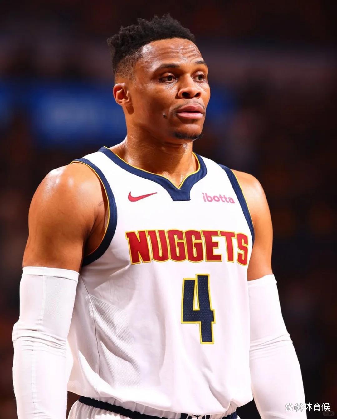 记者：申花队已于昨晚返回上海，迎来5天假期进行休整（记者：申花昨夜回沪，将休整五天）