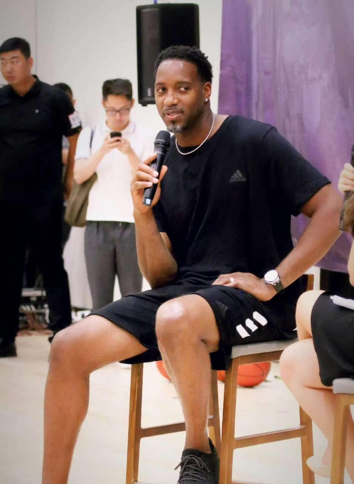 足球世界杯再次出现误判，慢镜头疯传（世界杯再现误判，慢镜头刷屏）