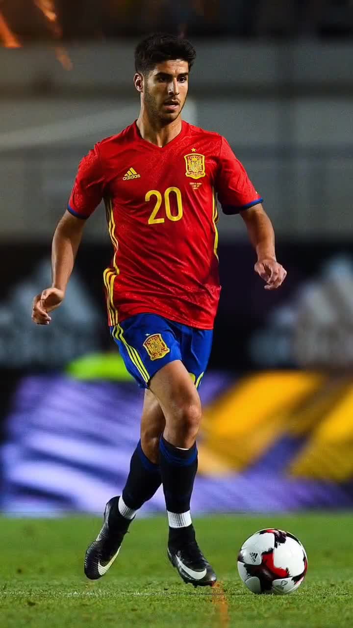 早报：拜仁的四线一十六胜，在我的肩膀上扛着！（早报：拜仁四线齐进已赢16场，一切都扛在我肩上！）