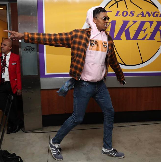 TA：莫斯克拉的贡献远不止是“临时救火”，他完全封锁了凯恩（TA：莫斯克拉的作用远超救急，他把凯恩彻底锁死）