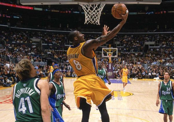 环足奖年度最佳女足球员候选：邦马蒂、普特利亚斯、凯莉在列（环足奖年度最佳女足球员候选名单公布：邦马蒂、普特利亚斯、凯莉入围）