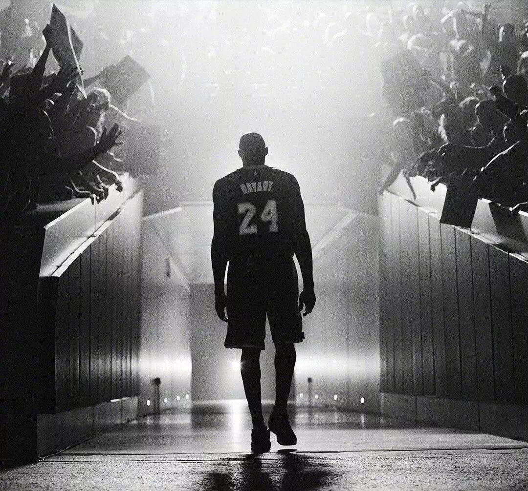 拜仁球星莱默尔复刻施魏因施泰格经典脚后跟破门（拜仁中场莱默尔上演施魏因施泰格式经典脚后跟破门）