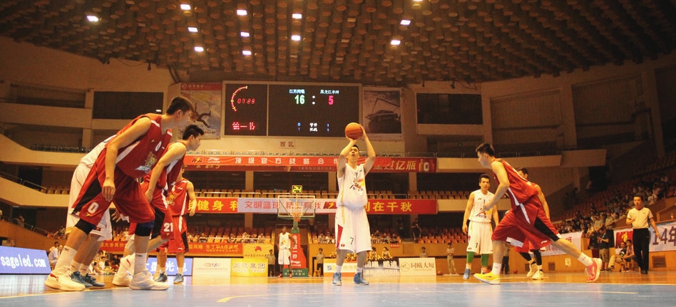 辽宁三分疯狂引爆全场（辽宁外线火力全开燃爆全场）