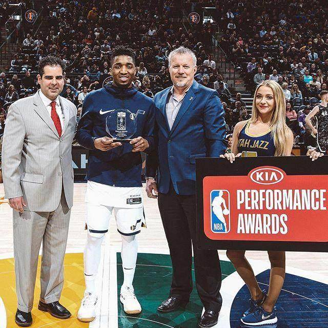 法媒：本泽马并未与吉达联合续约，也没收到俱乐部的续约提案（法媒称本泽马未与吉达联合续约，俱乐部也未向其提供续约合同）